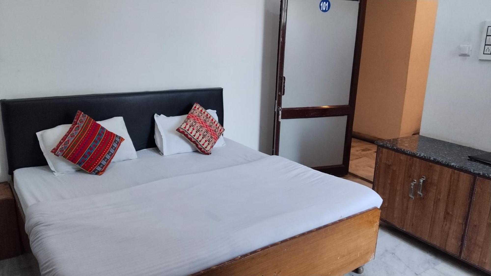 Fabhotel Grover Kangra Exterior photo